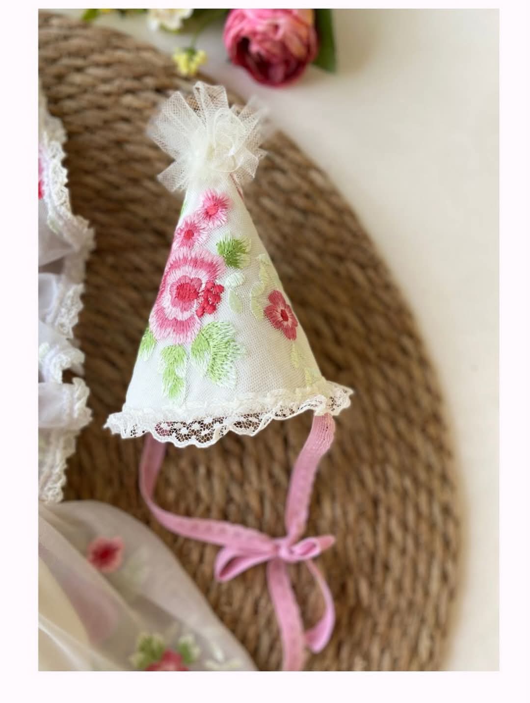 Gorrito floreado